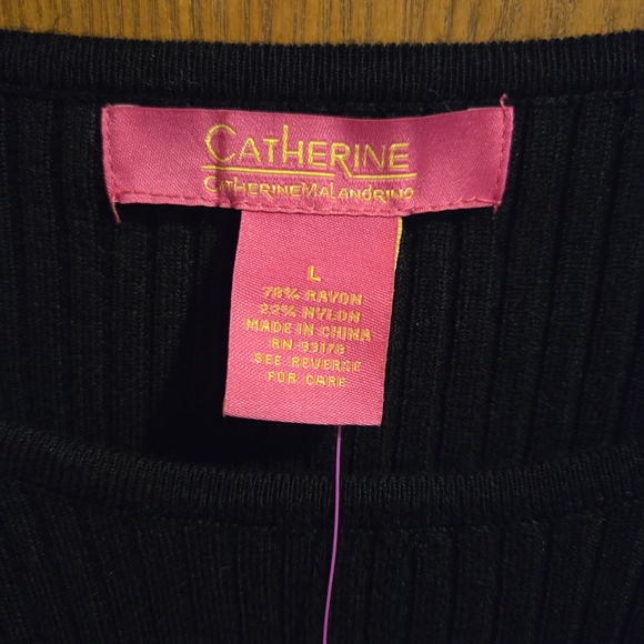 Chic Black Ribbed Top - Picture 2 of 12